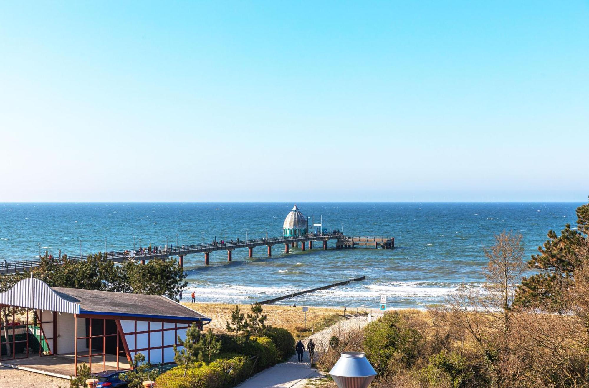 Leuchtturm An Der Seebruecke Zingst Exteriör bild