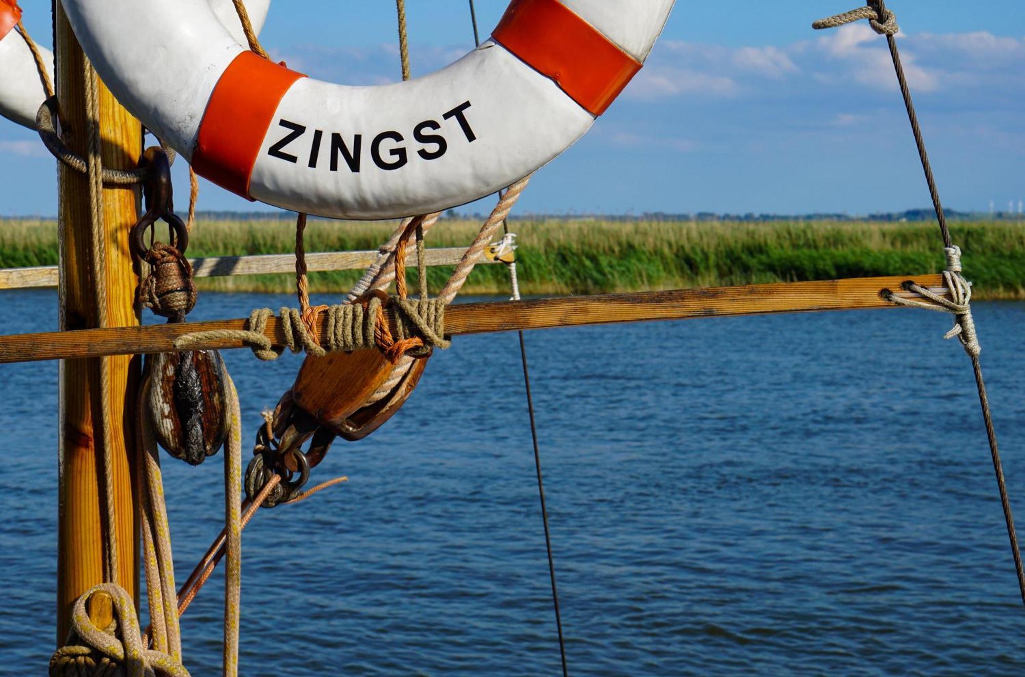 Leuchtturm An Der Seebruecke Zingst Exteriör bild