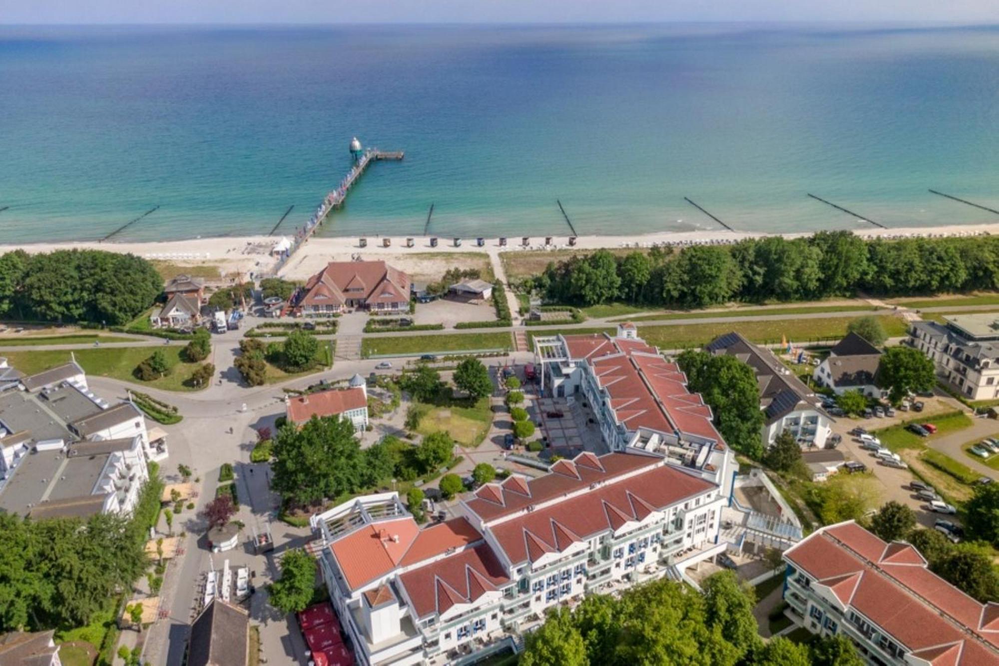 Leuchtturm An Der Seebruecke Zingst Exteriör bild
